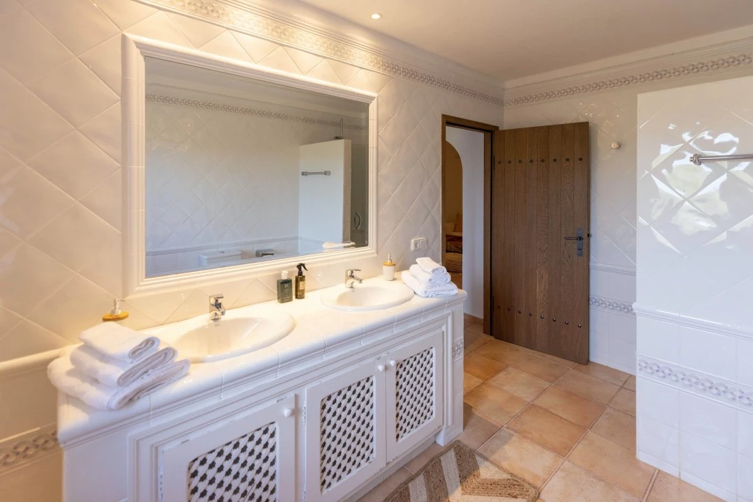 1681214821-Luxury real estate Ibiza to rent villa Blueberry bathroom 4.webp